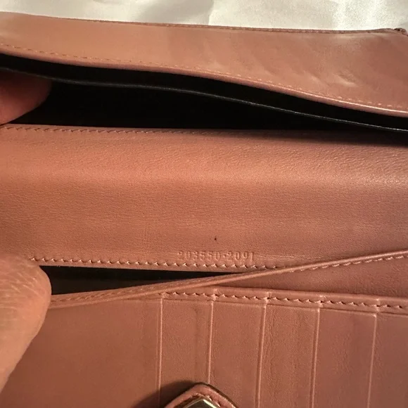 Gucci Guccissima Snapped Wallet